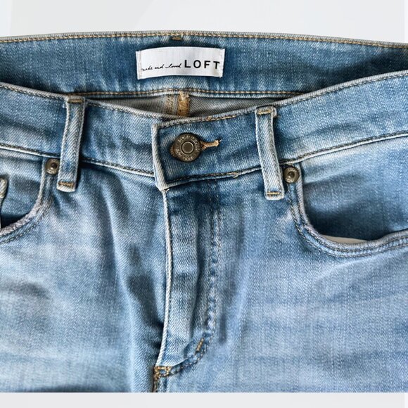 LOFT Modern Skinny Jeans Light Wash Blue Sz 2 Mid Rise Soft Denim Street Style - Picture 6 of 7